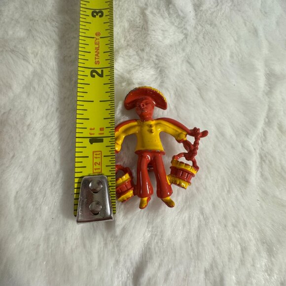 Vintage Scatter Pins Asian Chinese Man Holding Buckets Pin Brooch Figural - Picture 8 of 8